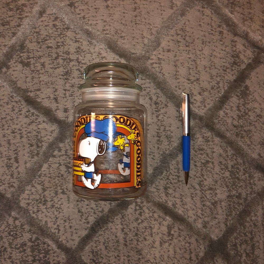 Peanuts Snoopy Jar - Picture 4 of 8